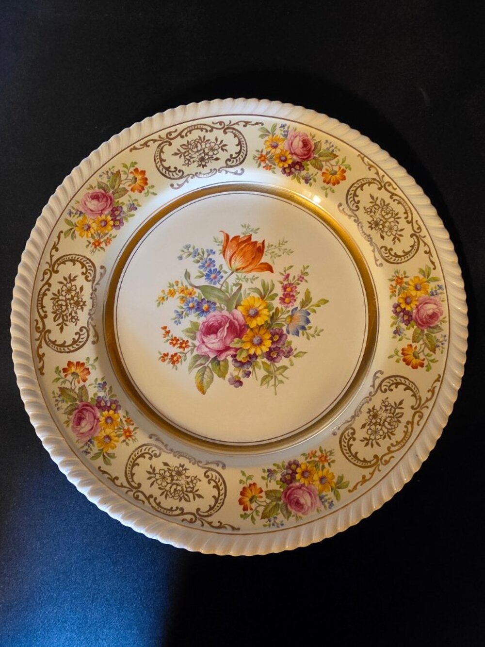 JOHNSON BROS BELFORD OLD ENGLISH~FLOWERS~GOLD~DINNER PLATE